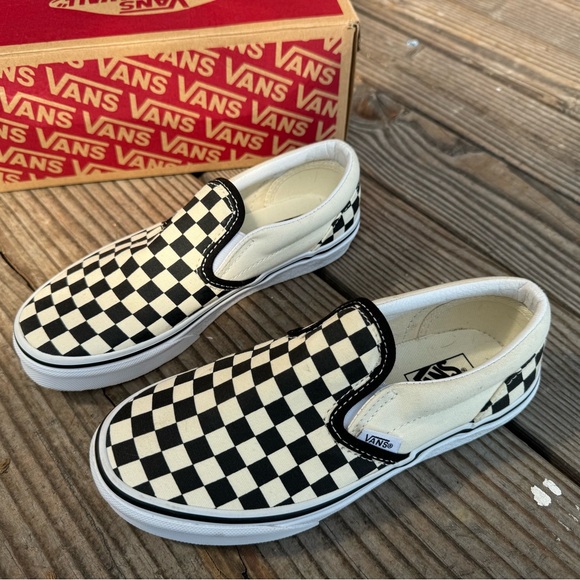 Vans Other - Kids Classic Slip-On Checkerboard Shoe, size Y 1.5